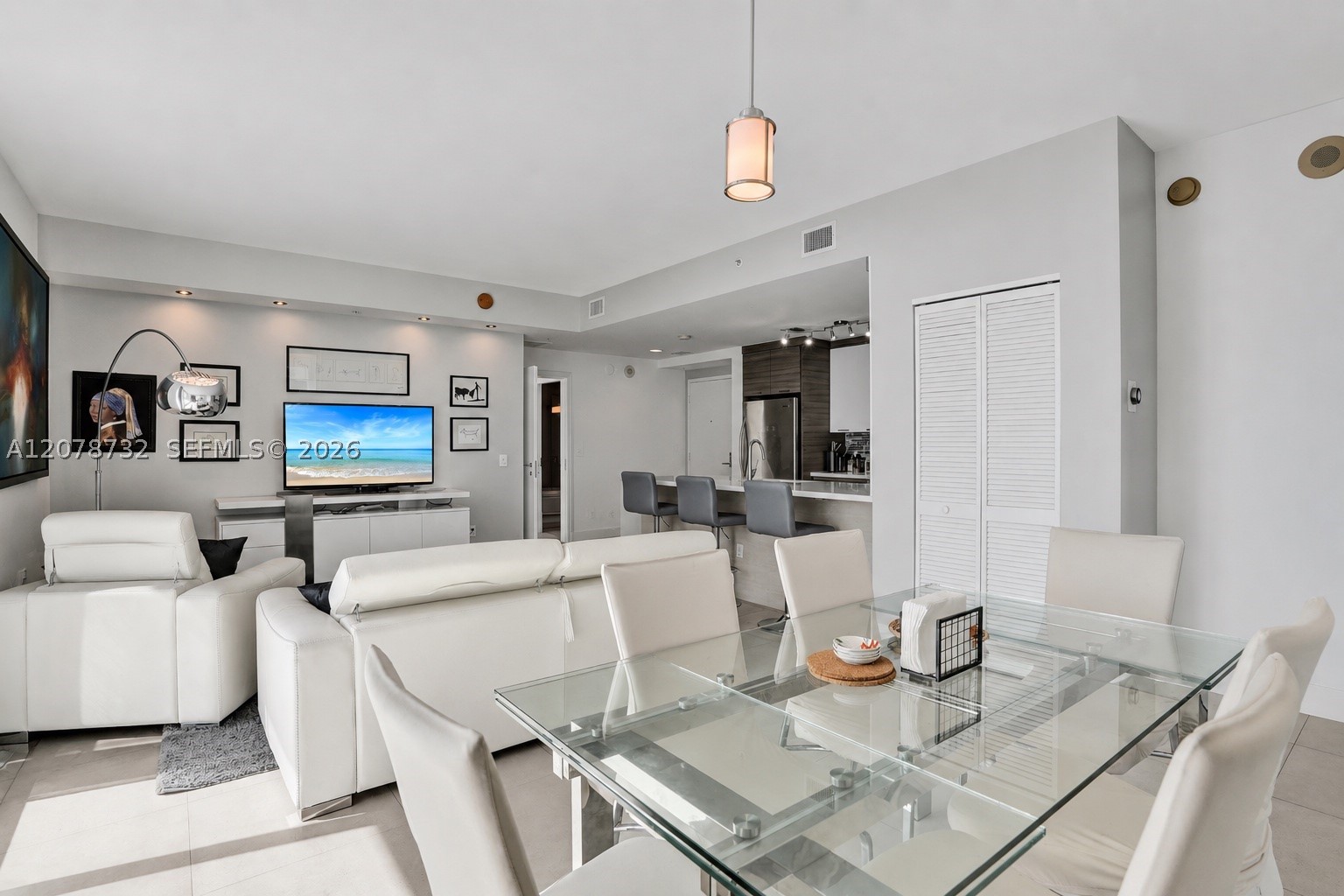 300 S Biscayne Blvd #T-1816, Miami FL 33131