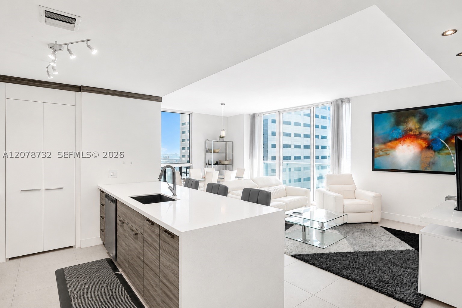 300 S Biscayne Blvd #T-1816, Miami FL 33131