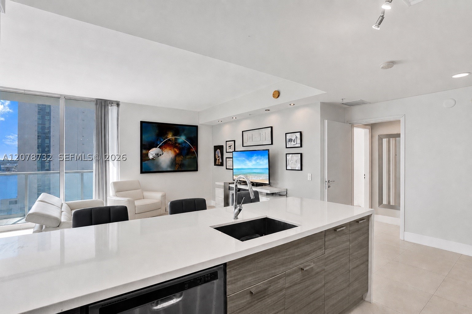 300 S Biscayne Blvd #T-1816, Miami FL 33131