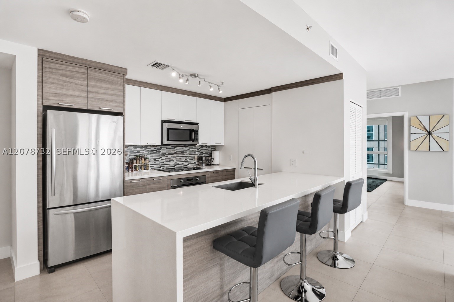 300 S Biscayne Blvd #T-1816, Miami FL 33131