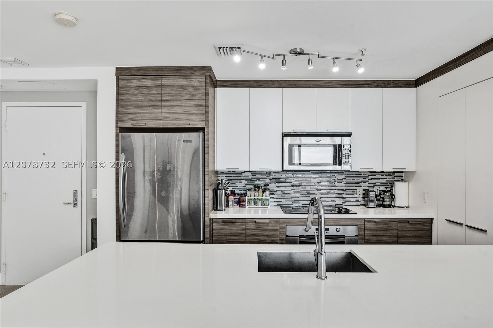 300 S Biscayne Blvd #T-1816, Miami FL 33131