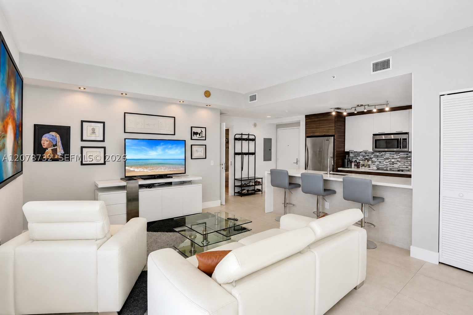 300 S Biscayne Blvd #T-1816, Miami FL 33131