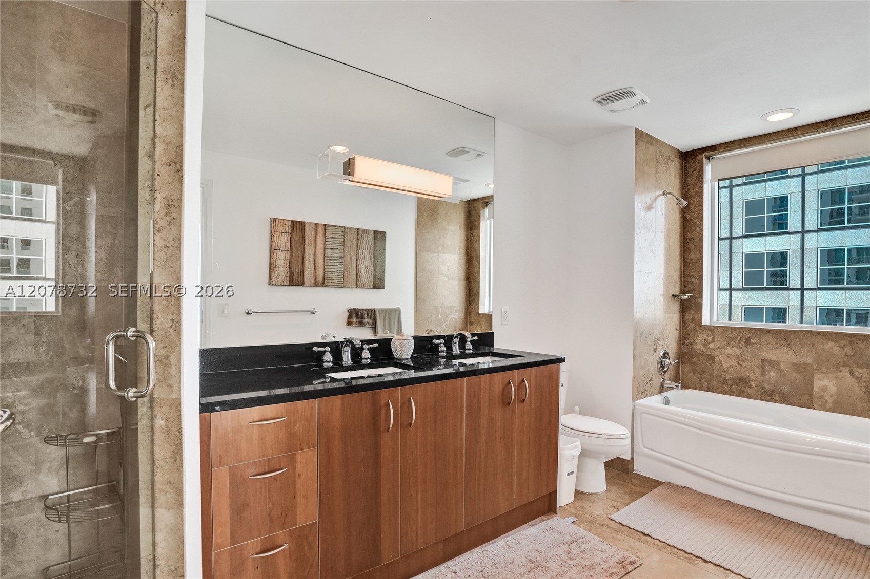 300 S Biscayne Blvd #T-1816, Miami FL 33131