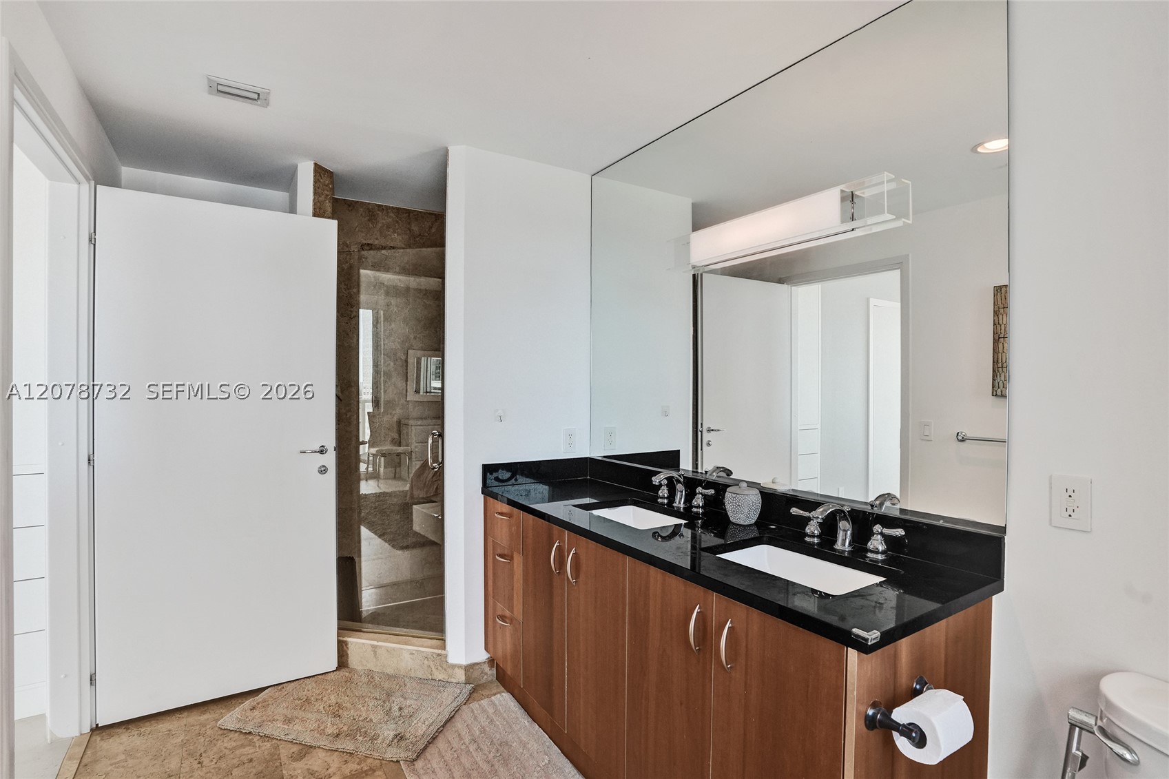 300 S Biscayne Blvd #T-1816, Miami FL 33131
