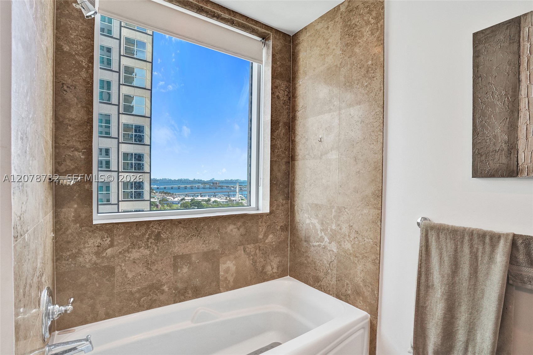 300 S Biscayne Blvd #T-1816, Miami FL 33131