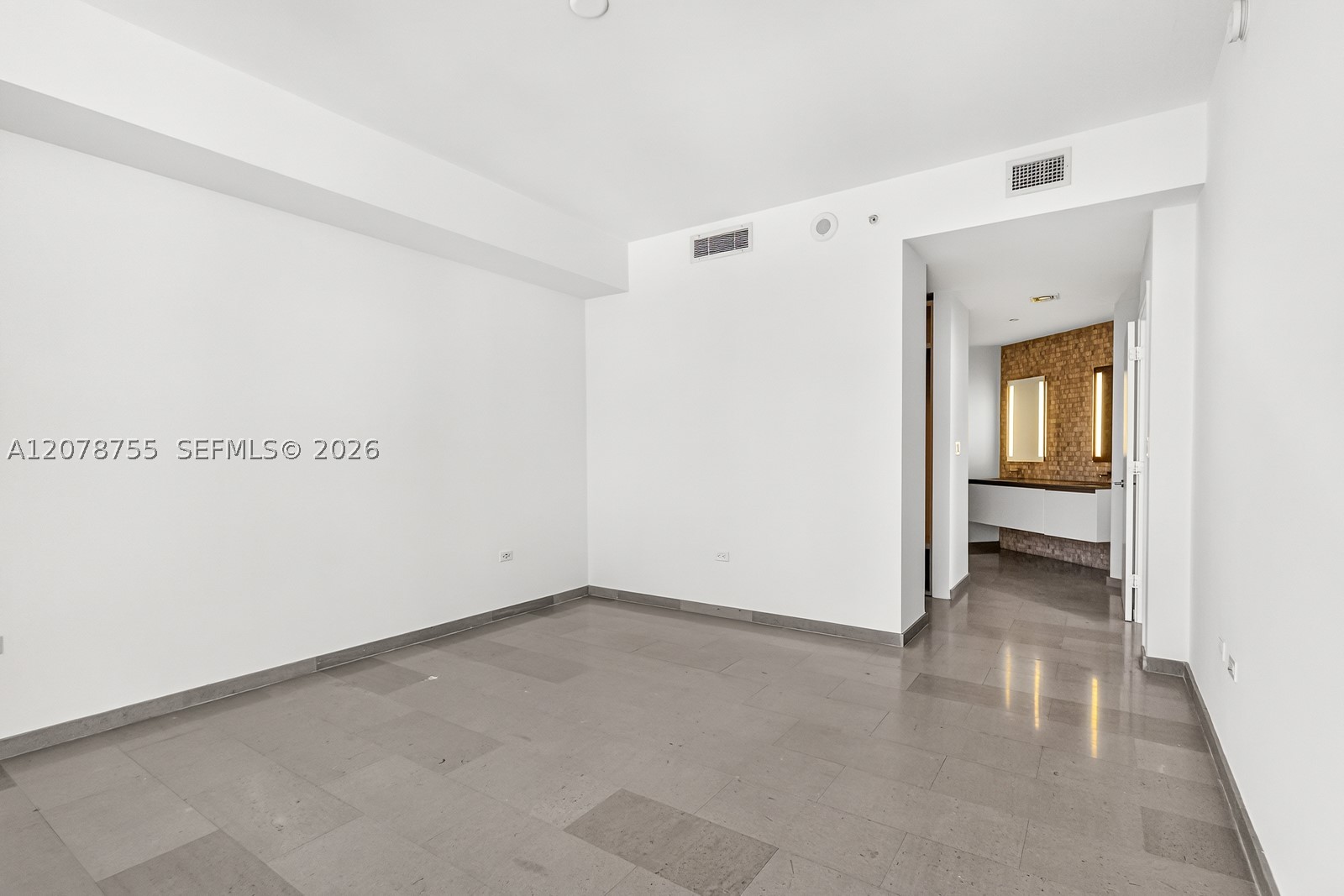 88 SW 7th St #1511, Miami FL 33130