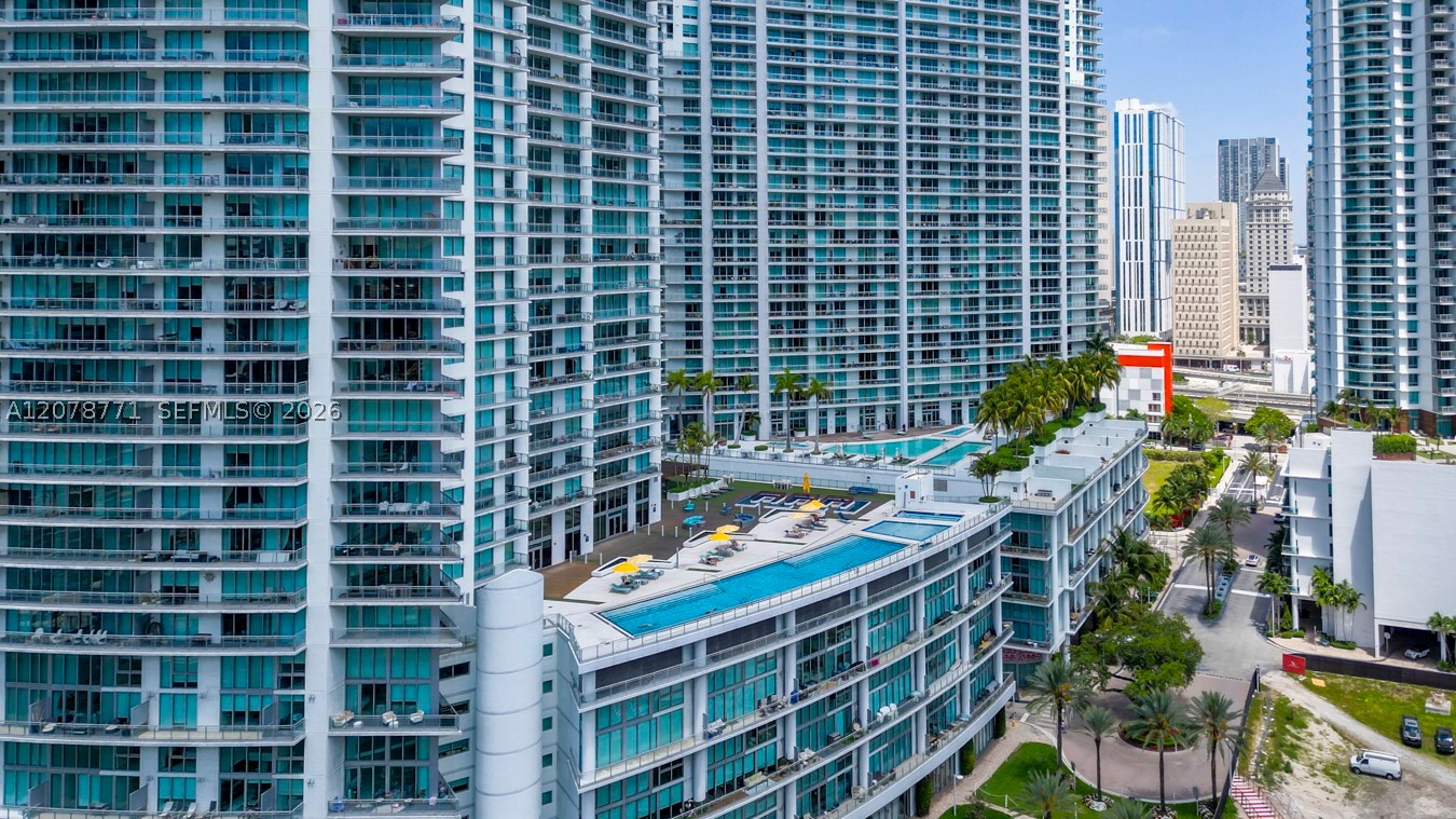92 SW 3rd St #1403, Miami FL 33130