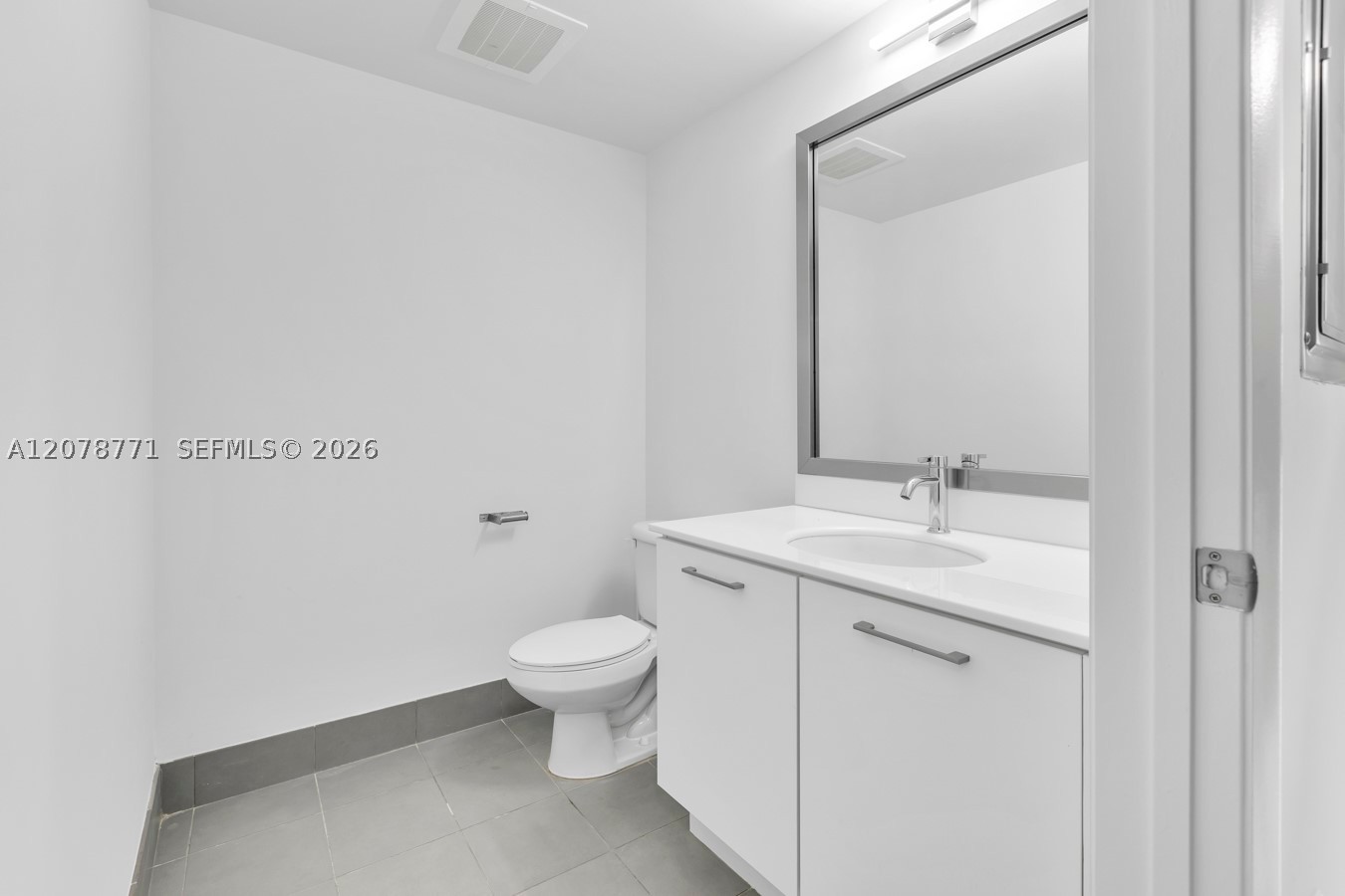 92 SW 3rd St #1403, Miami FL 33130