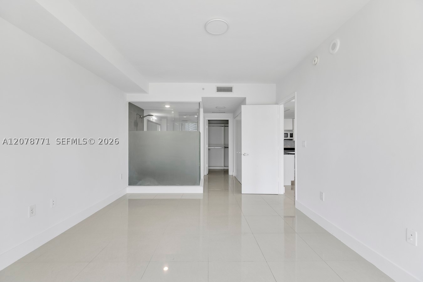 92 SW 3rd St #1403, Miami FL 33130