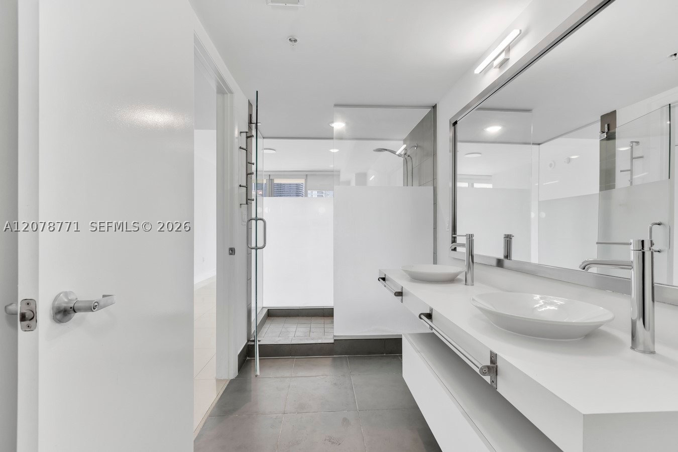 92 SW 3rd St #1403, Miami FL 33130