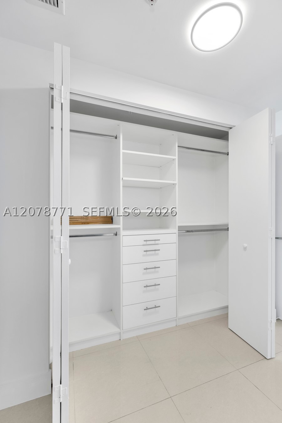 92 SW 3rd St #1403, Miami FL 33130