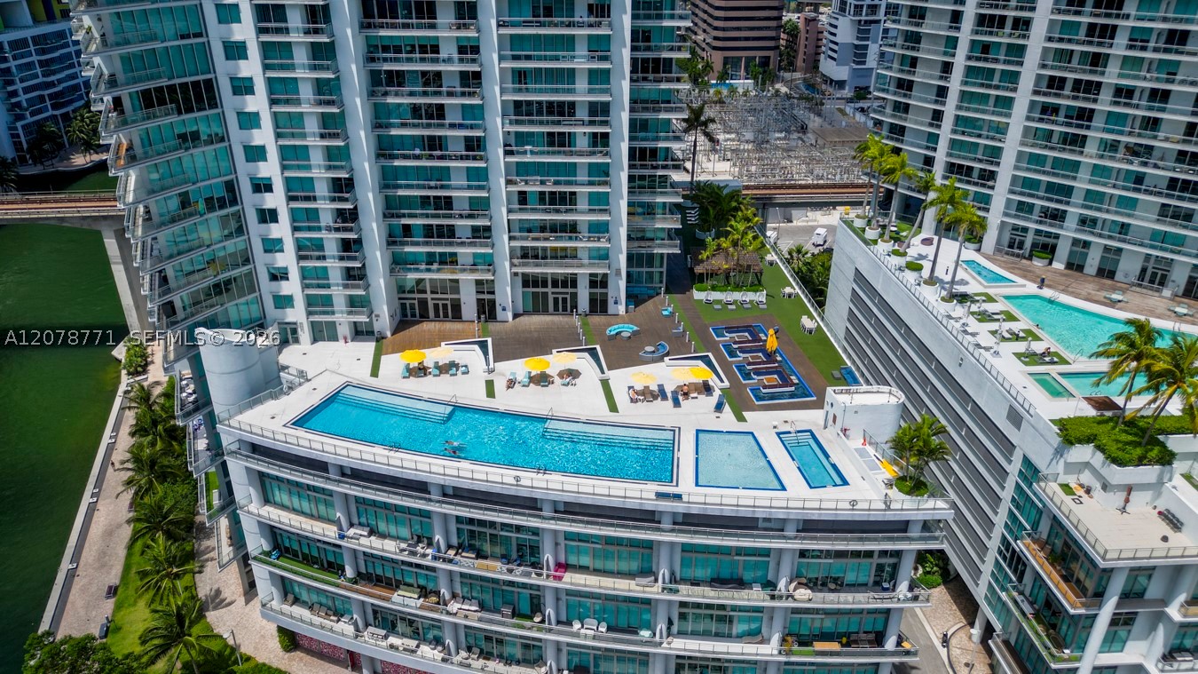 92 SW 3rd St #1403, Miami FL 33130