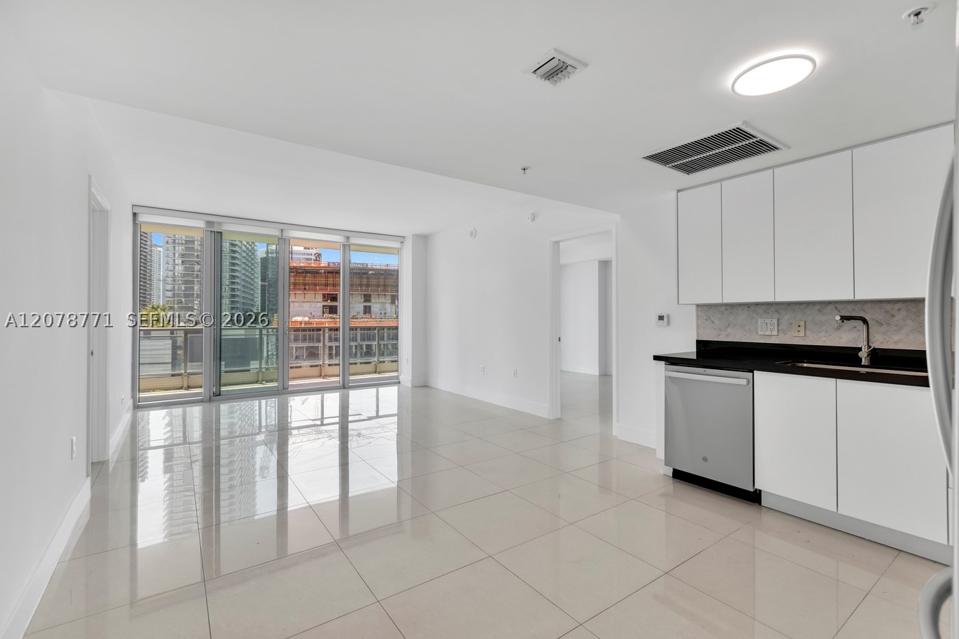 92 SW 3rd St #1403, Miami FL 33130