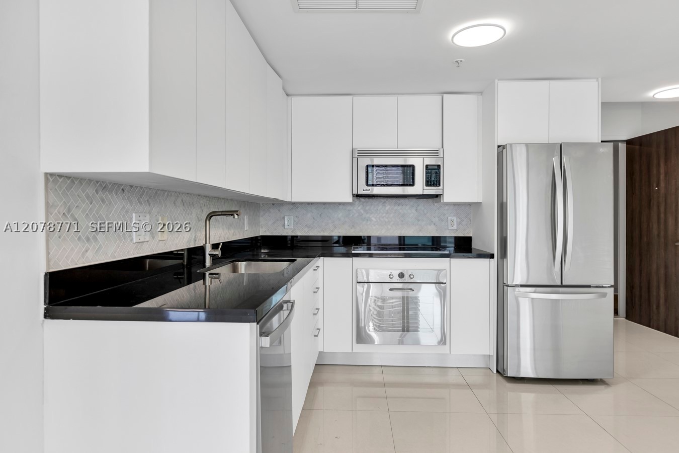 92 SW 3rd St #1403, Miami FL 33130