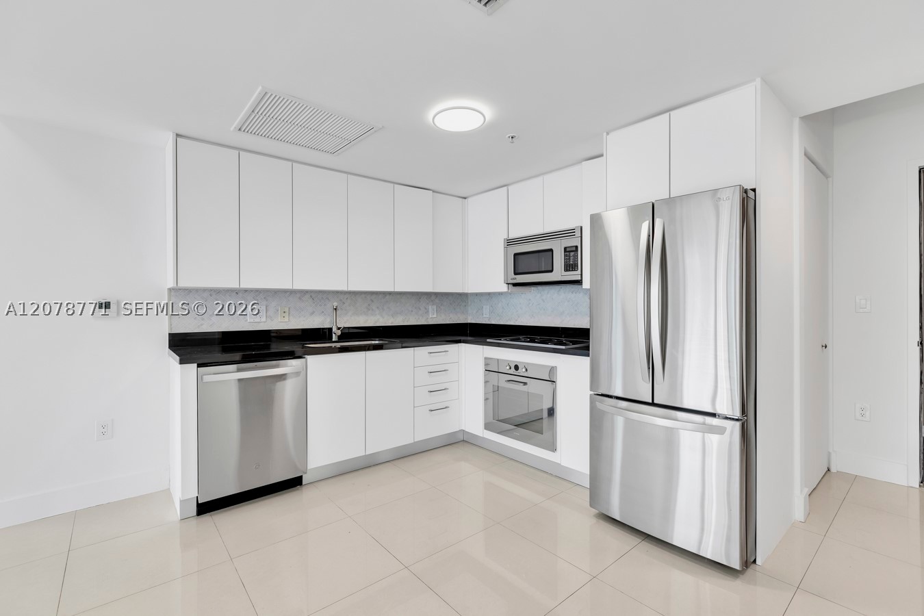 92 SW 3rd St #1403, Miami FL 33130