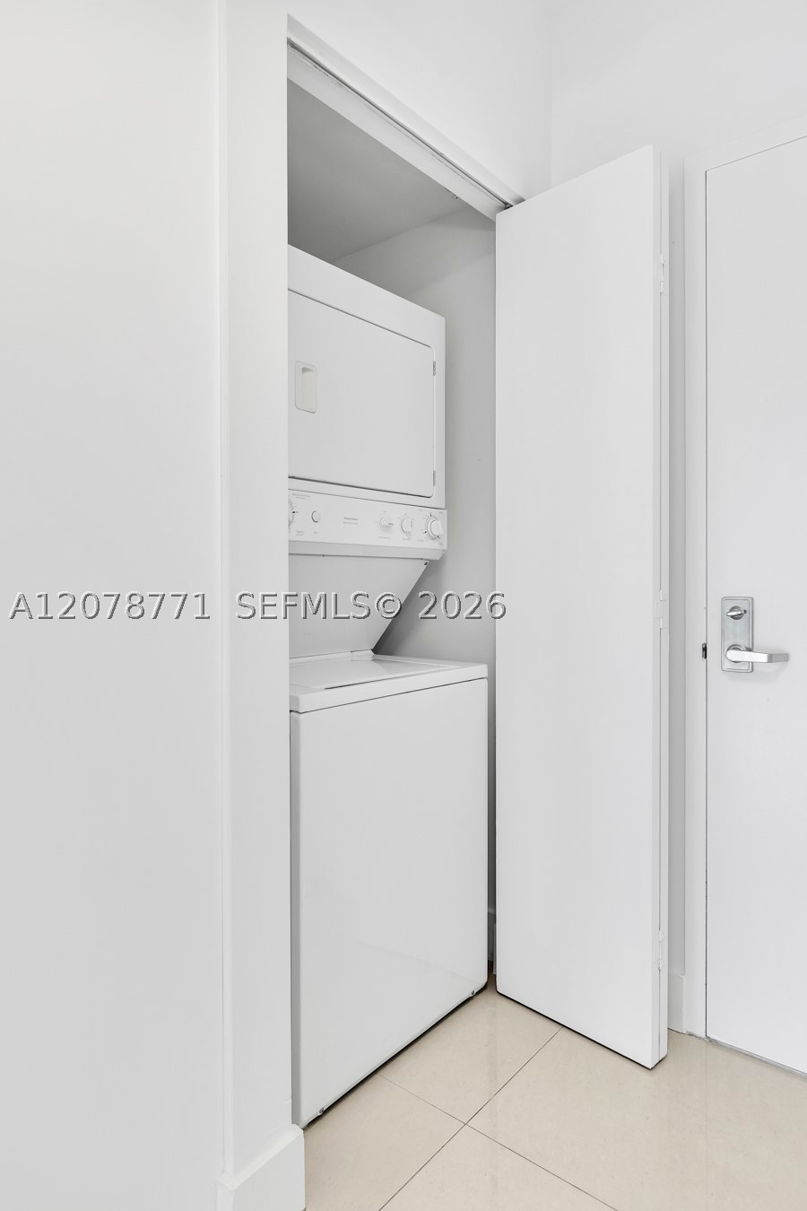 92 SW 3rd St #1403, Miami FL 33130