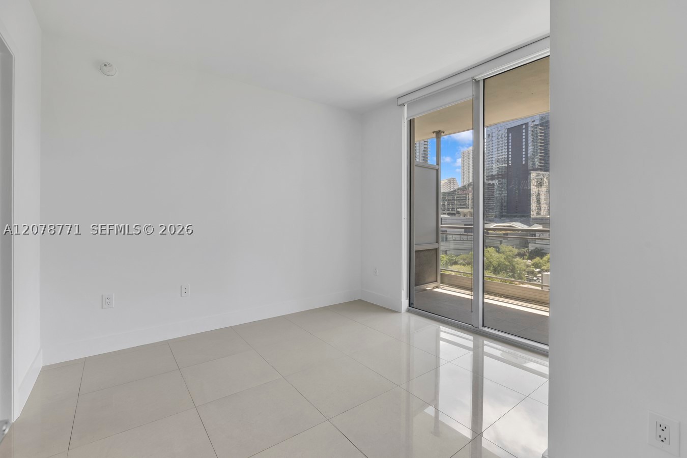 92 SW 3rd St #1403, Miami FL 33130