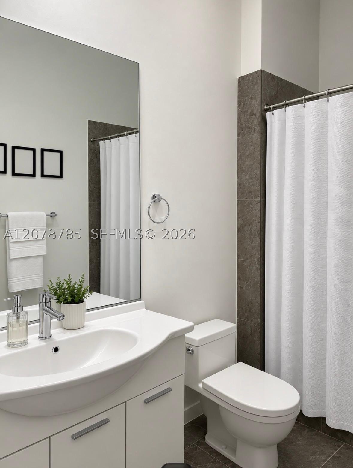 475 Brickell Ave #1410, Miami FL 33131