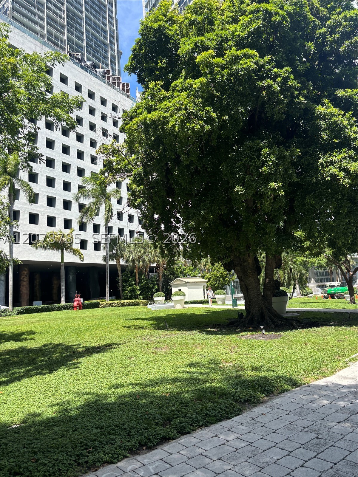 475 Brickell Ave #1410, Miami FL 33131