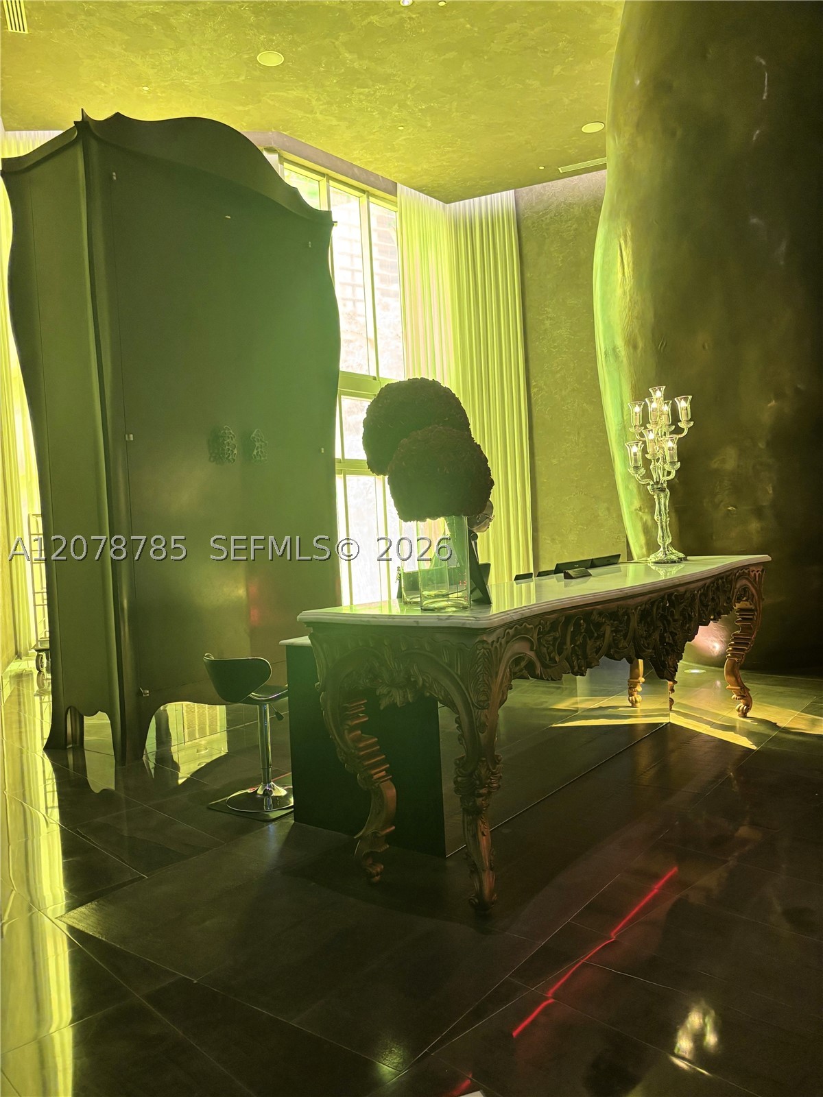 475 Brickell Ave #1410, Miami FL 33131