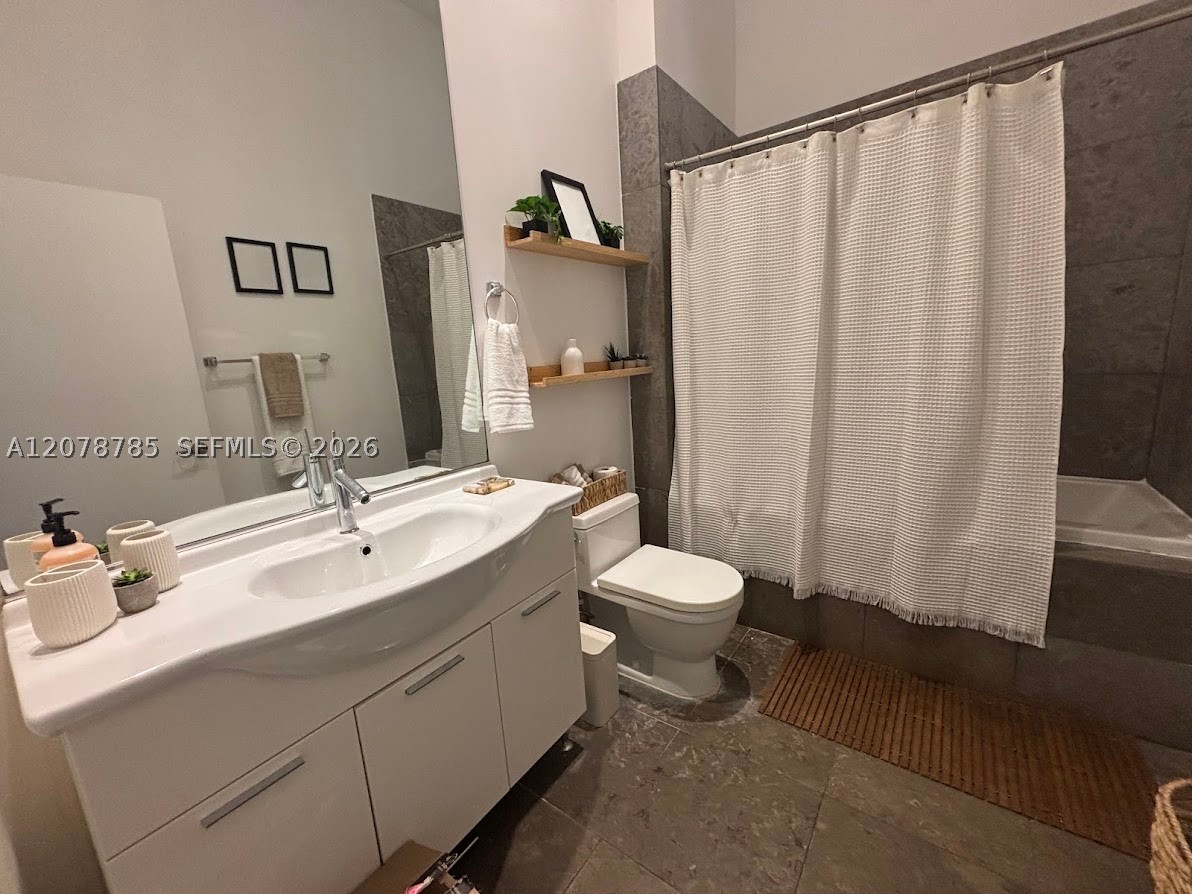 475 Brickell Ave #1410, Miami FL 33131