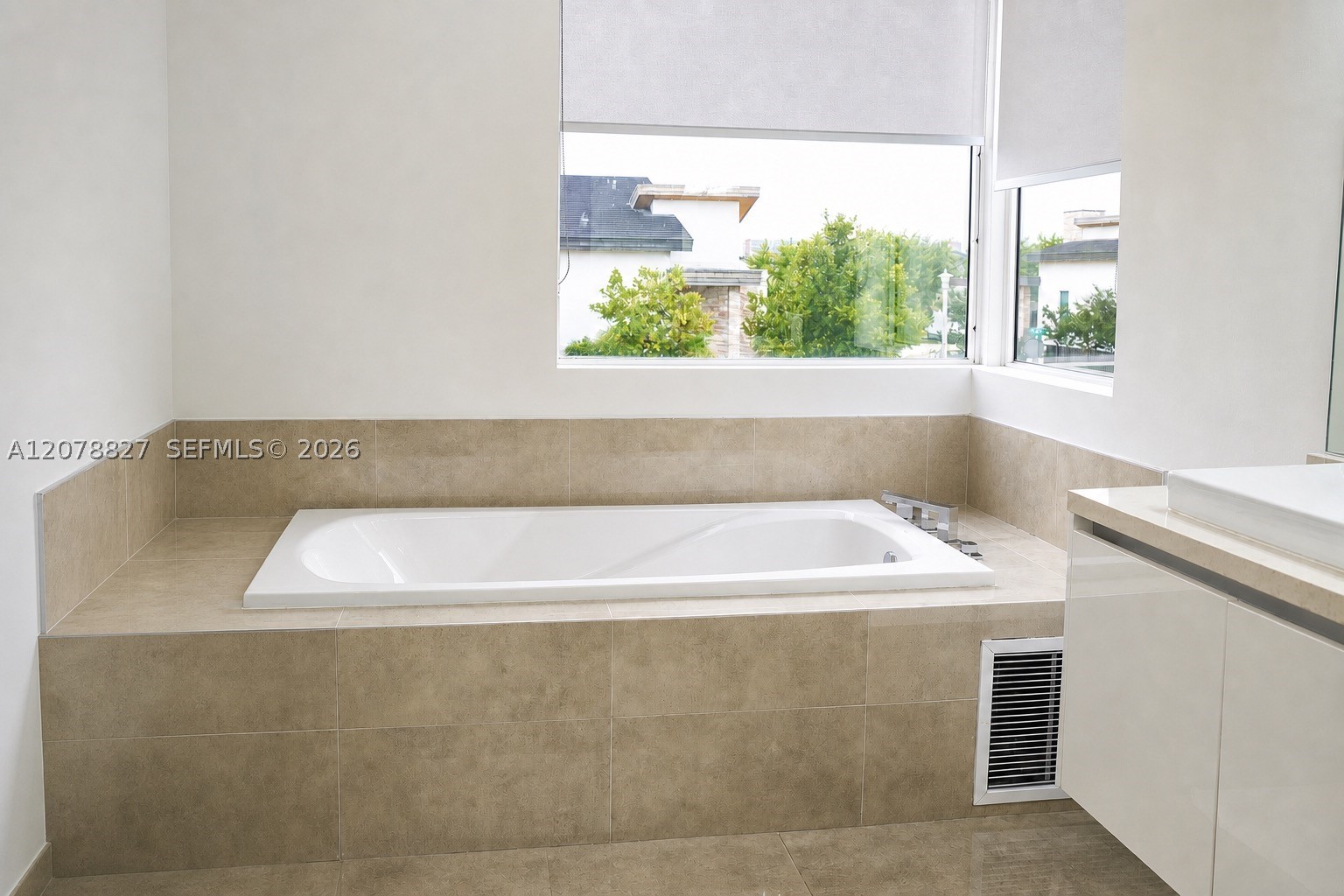 7560 NW 101st Ct #7560, Doral FL 33178