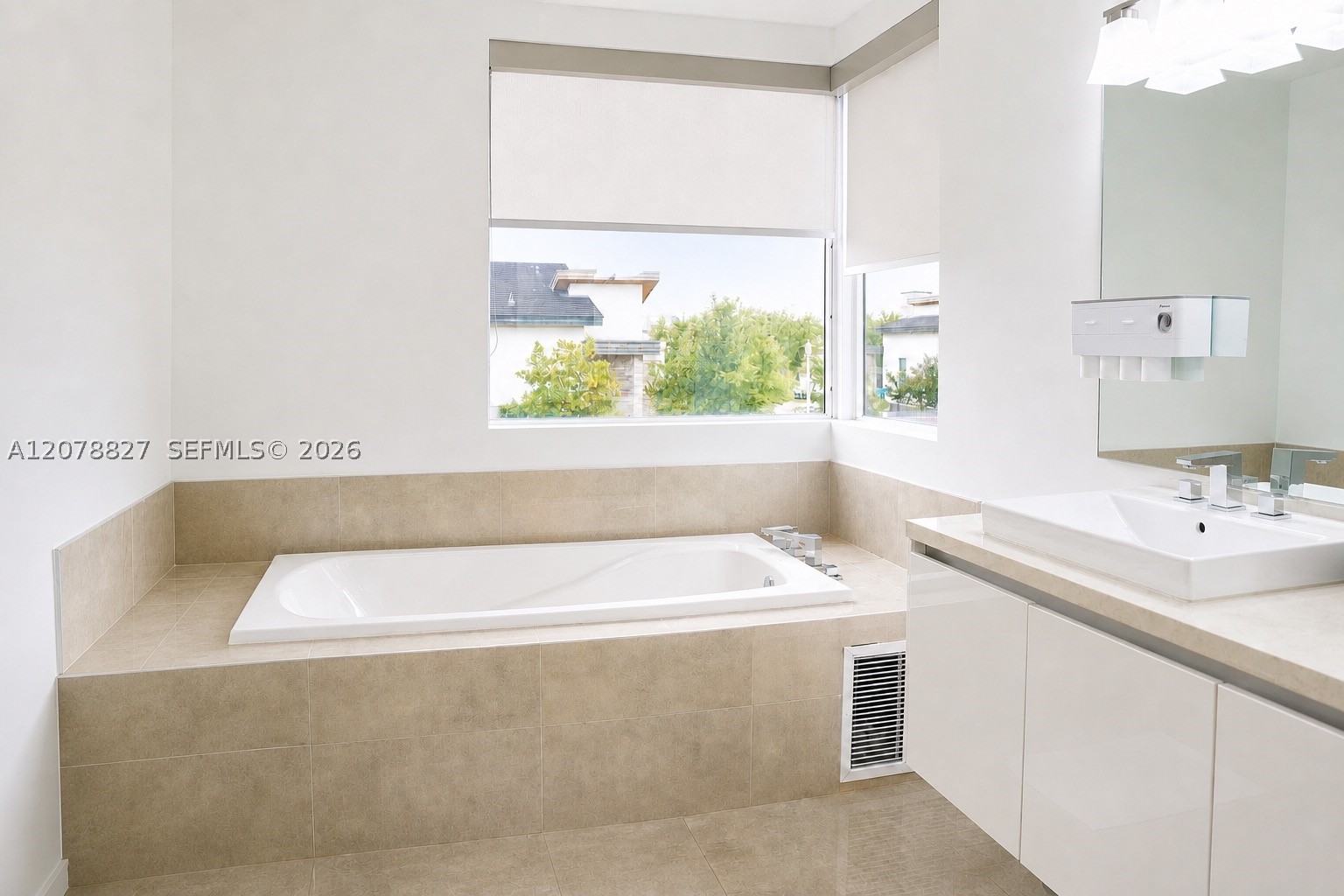 7560 NW 101st Ct #7560, Doral FL 33178
