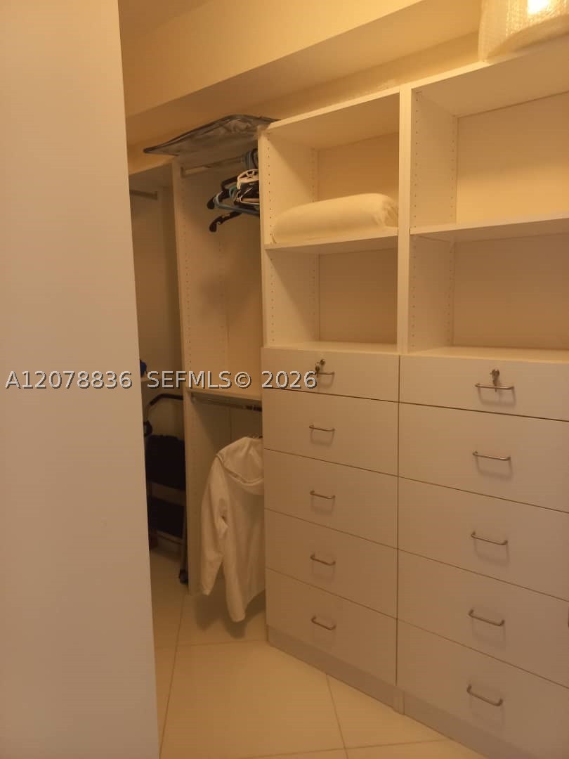 20000 E Country Club Dr #1212, Aventura FL 33180
