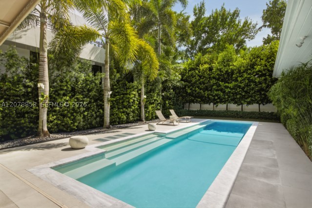 205 S Shore Dr S, Miami FL 33133