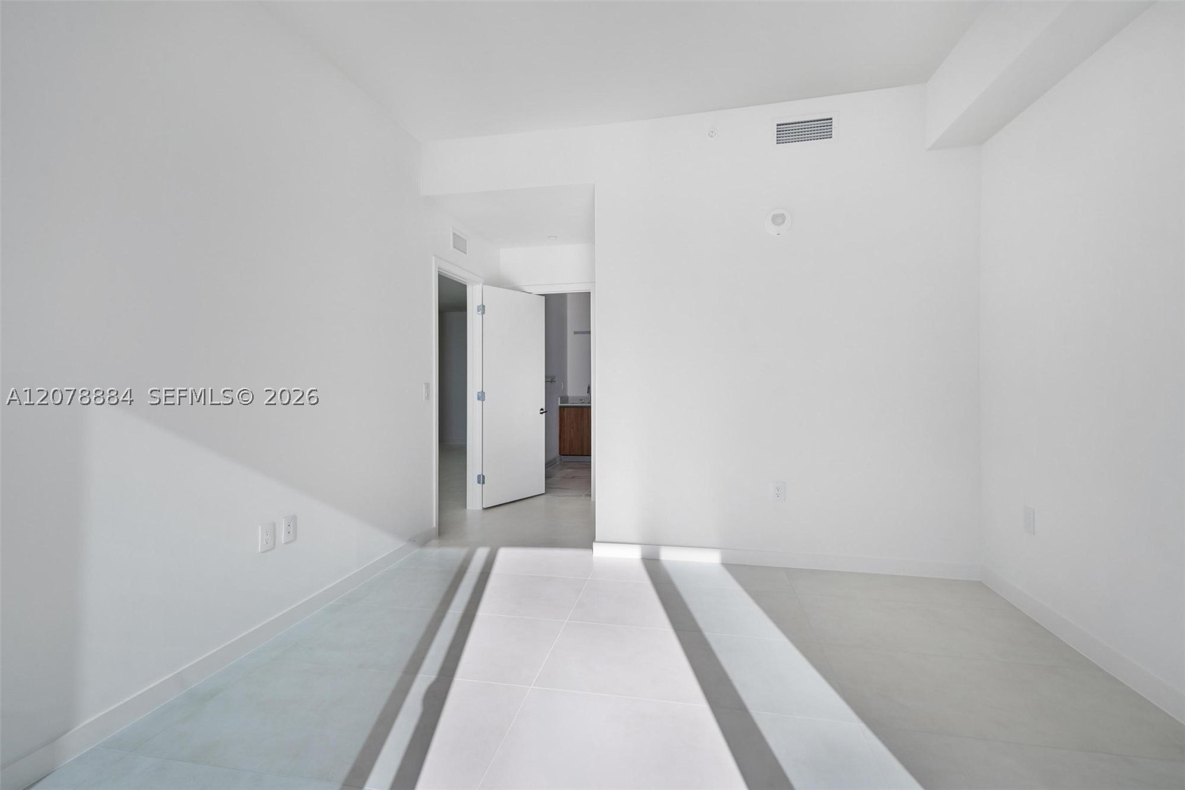 1400 Biscayne Blvd #4504, Miami FL 33132