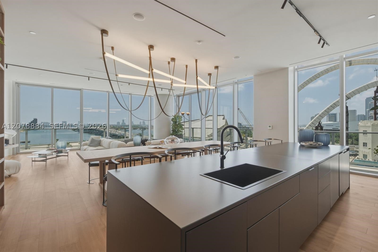 1400 Biscayne Blvd #4504, Miami FL 33132