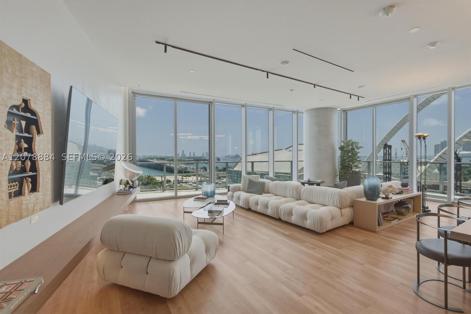 1400 Biscayne Blvd #4504, Miami FL 33132