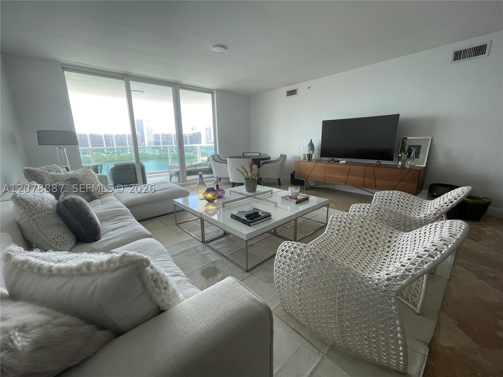 3301 NE 183rd St #1105, Aventura FL 33160