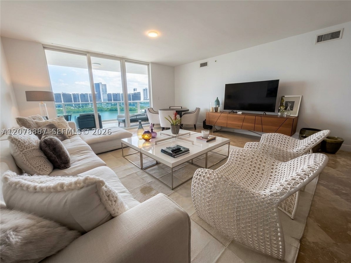 3301 NE 183rd St #1105, Aventura FL 33160