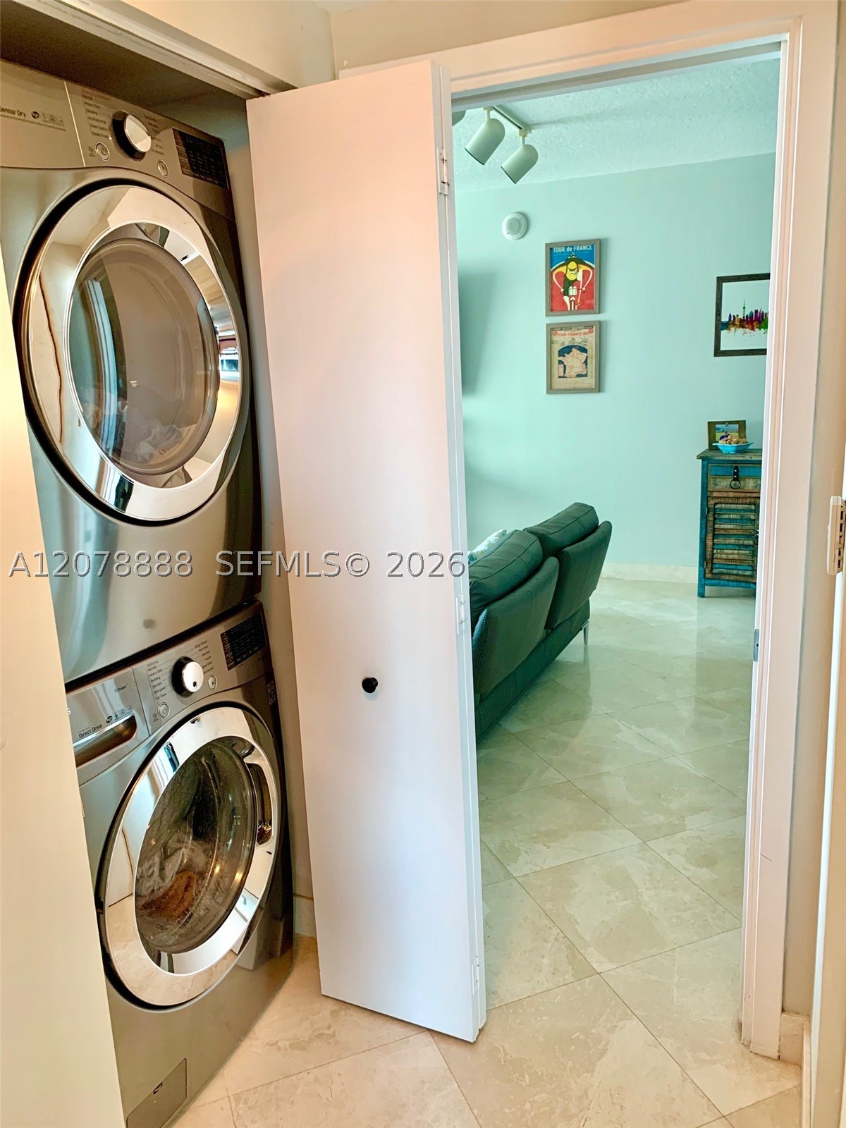 325 S Biscayne Blvd #2714, Miami FL 33131