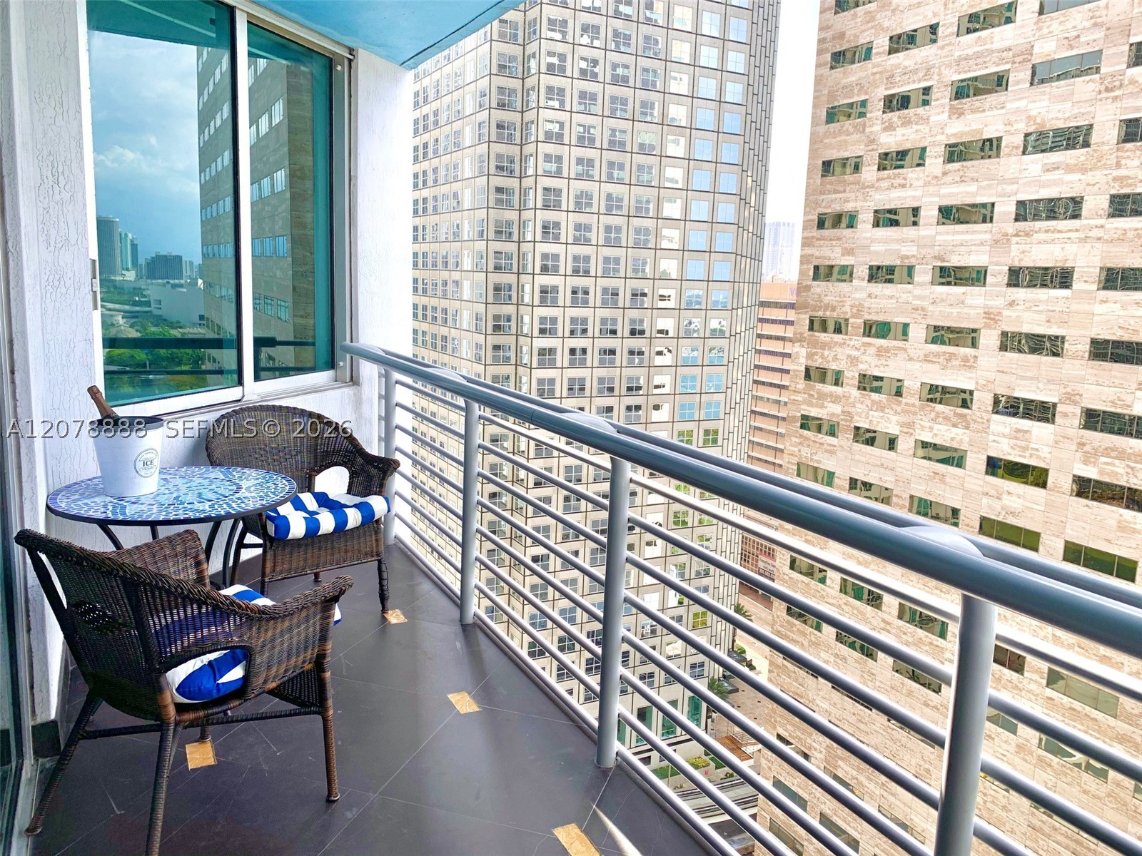 325 S Biscayne Blvd #2714, Miami FL 33131