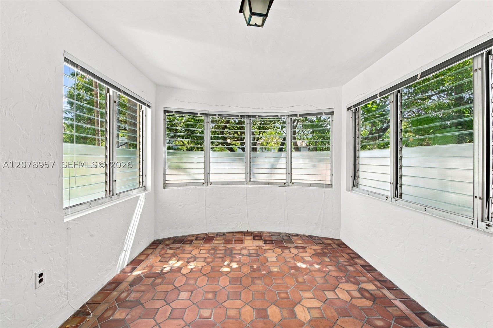 5680 Pine Tree Dr, Miami Beach FL 33140