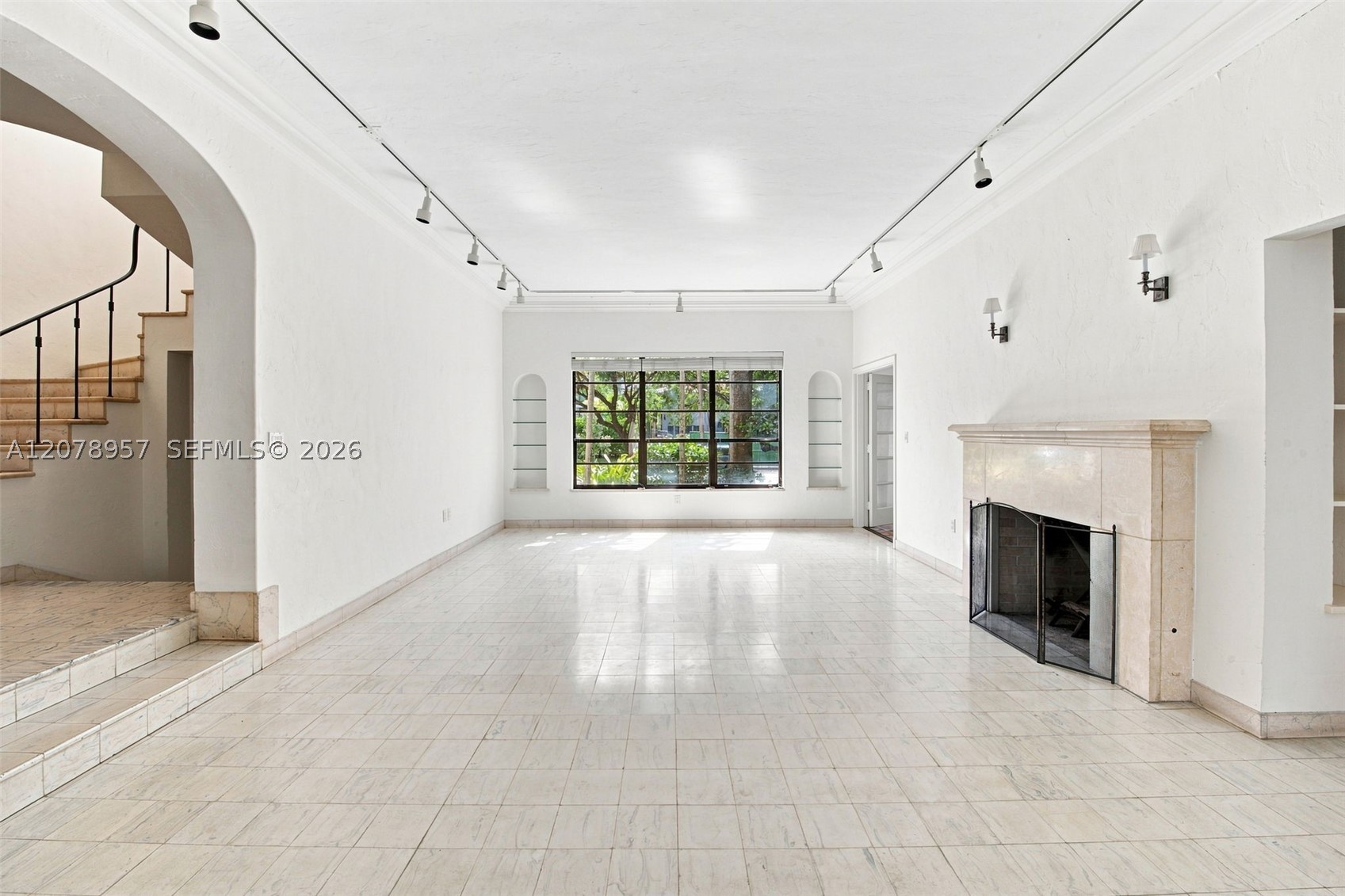 5680 Pine Tree Dr, Miami Beach FL 33140