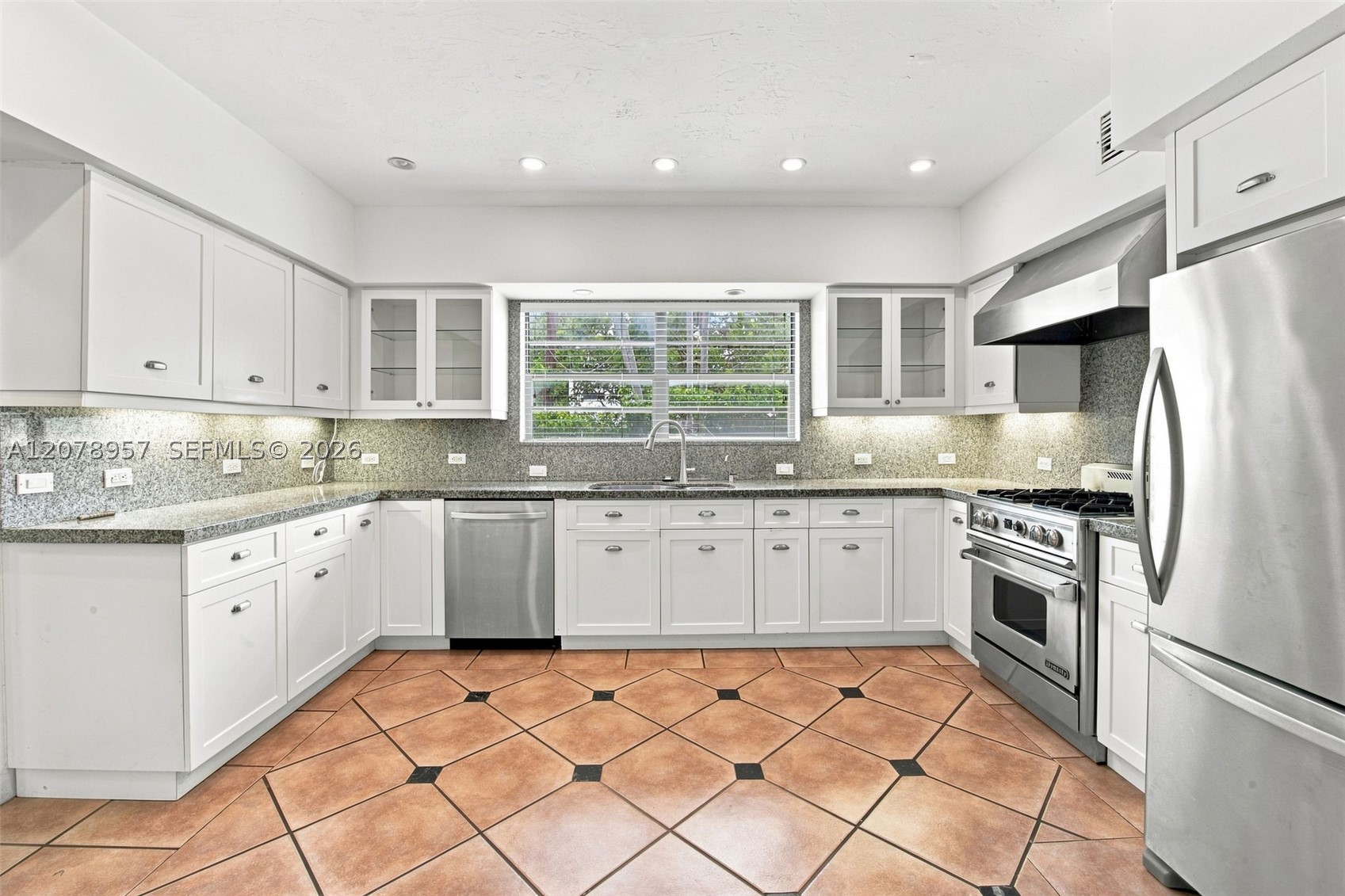 5680 Pine Tree Dr, Miami Beach FL 33140