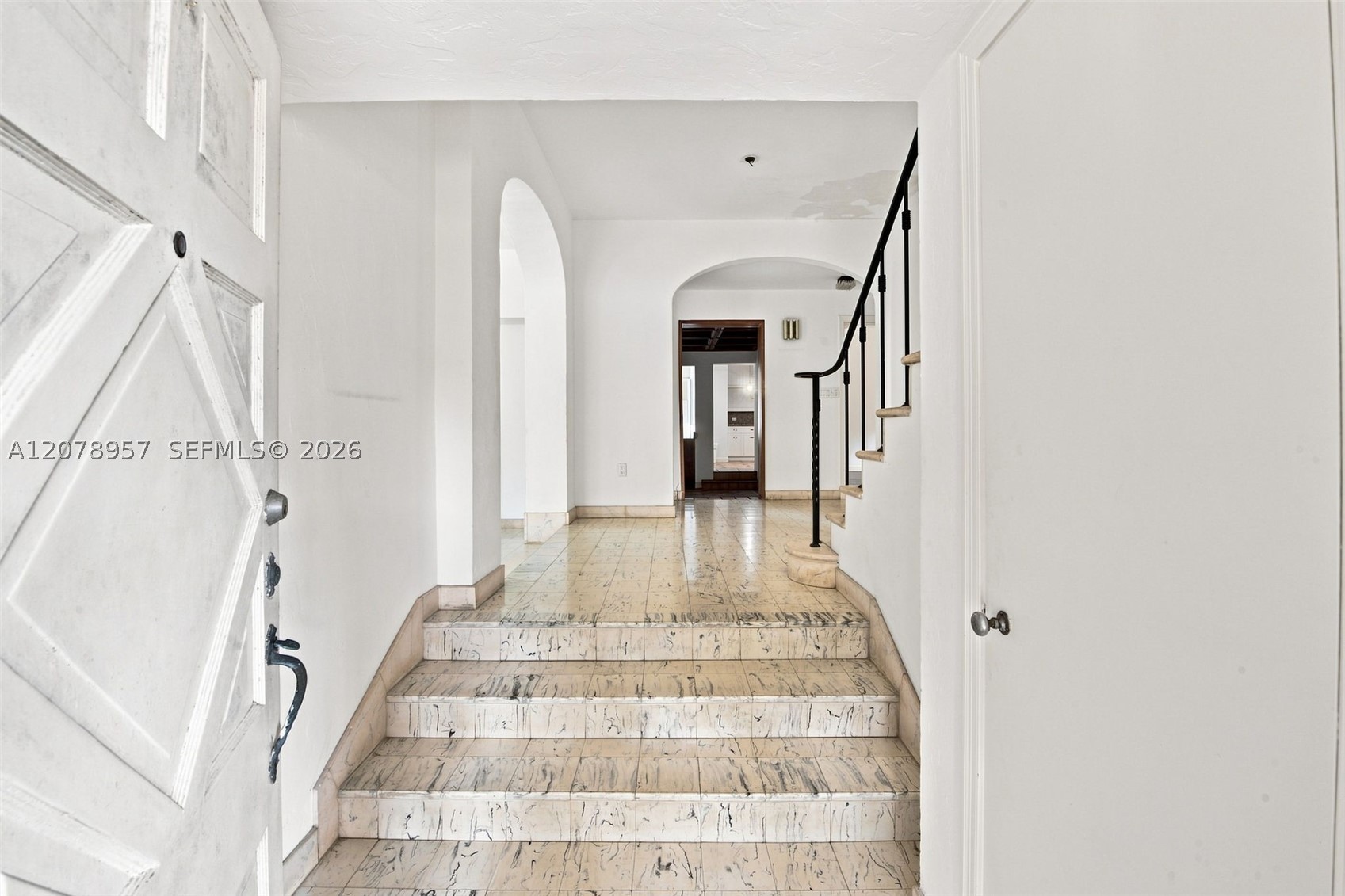 5680 Pine Tree Dr, Miami Beach FL 33140