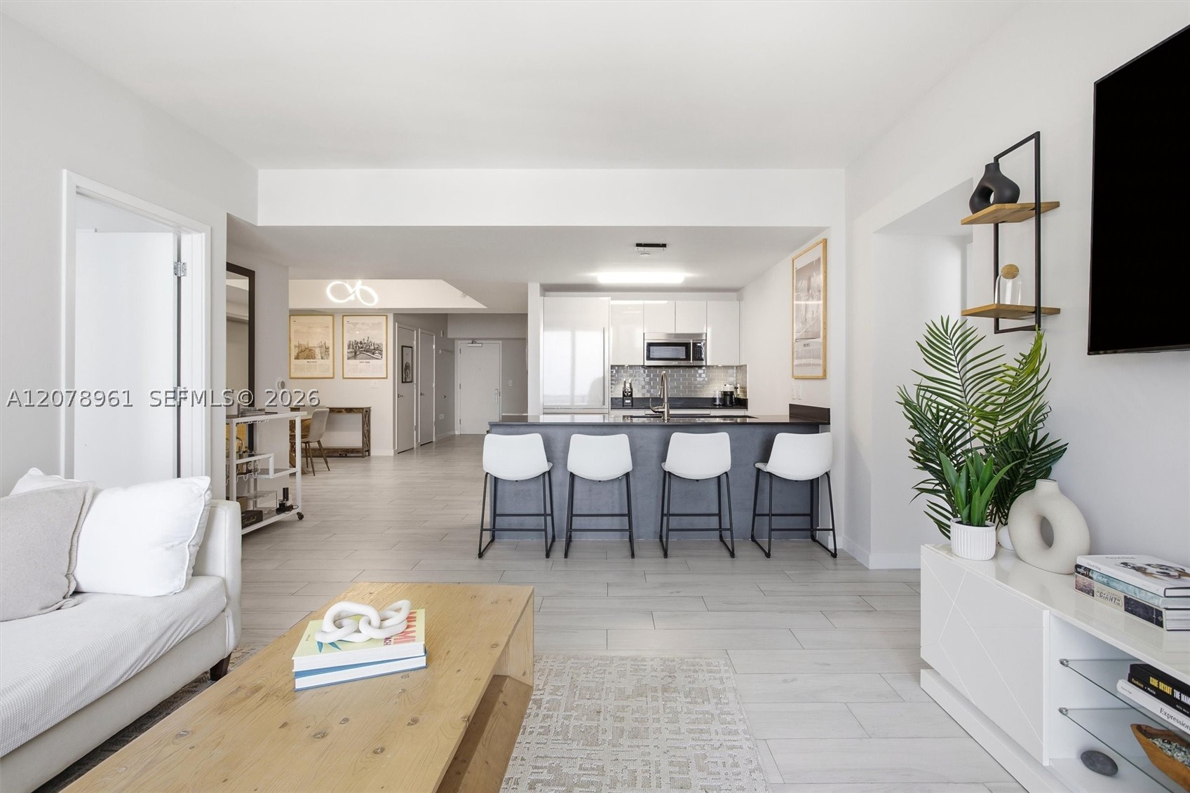 1010 Brickell Ave #2102, Miami FL 33131