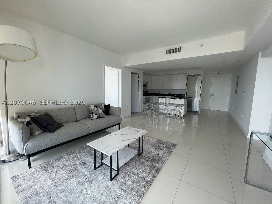 92 SW 3rd St #3504, Miami FL 33130