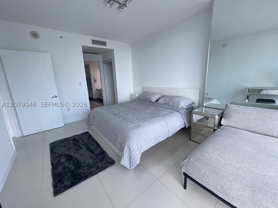 92 SW 3rd St #3504, Miami FL 33130