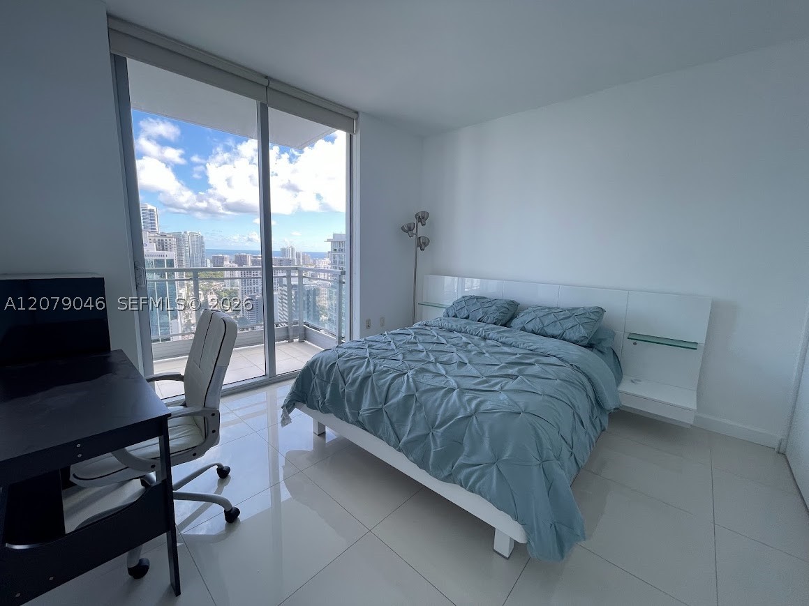 92 SW 3rd St #3504, Miami FL 33130