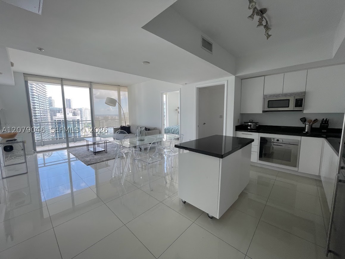 92 SW 3rd St #3504, Miami FL 33130
