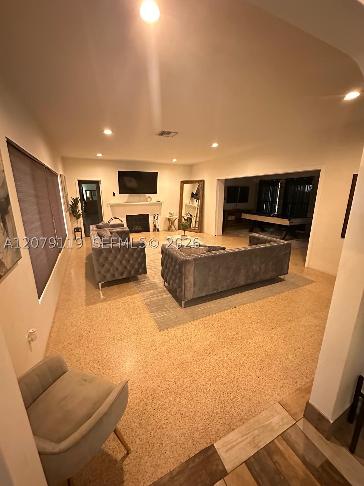 400 NE 2nd St #1, Pompano Beach FL 33060