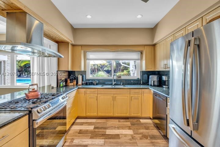 400 NE 2nd St #1, Pompano Beach FL 33060