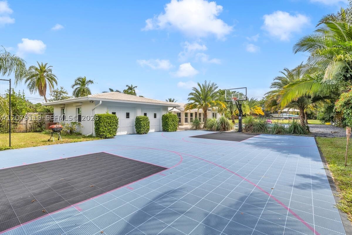 400 NE 2nd St #1, Pompano Beach FL 33060