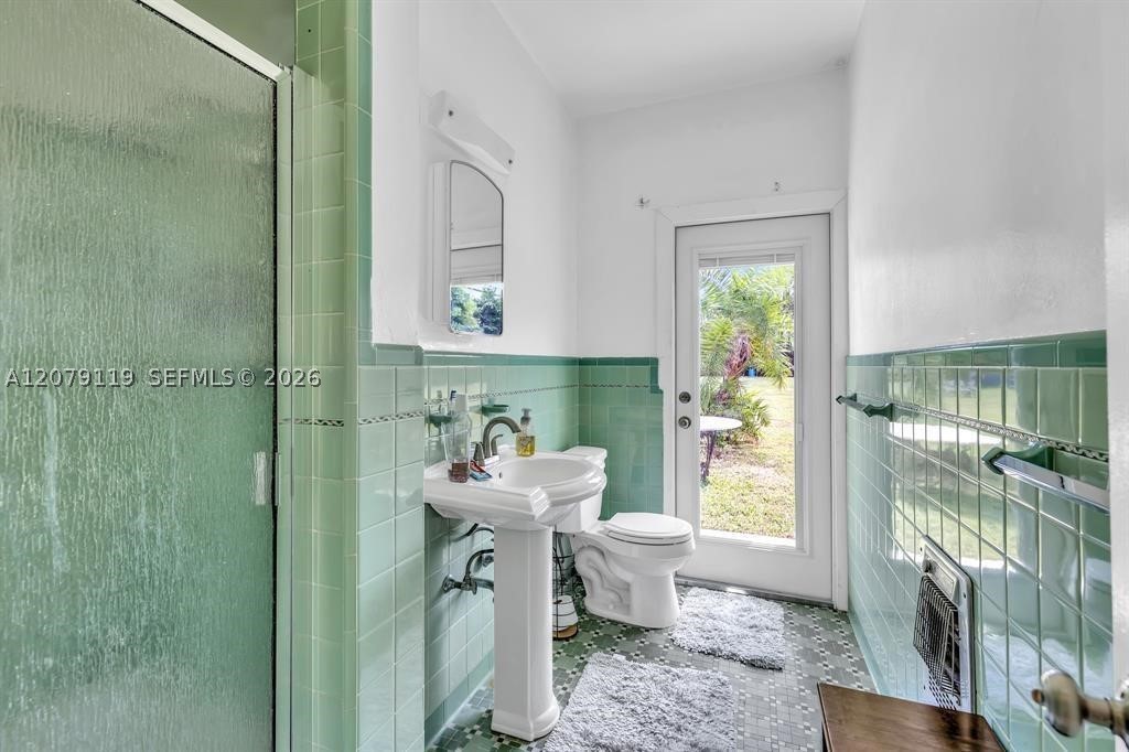 400 NE 2nd St #1, Pompano Beach FL 33060