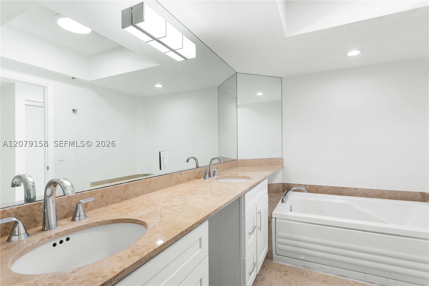 4779 Collins Ave #2707, Miami Beach FL 33140